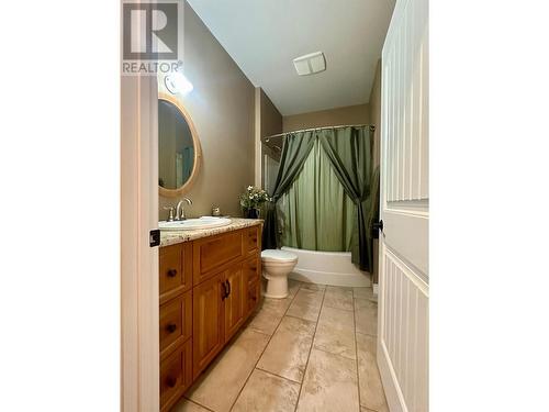 4810 40Th Street, Canyon, BC - Indoor Photo Showing Bathroom