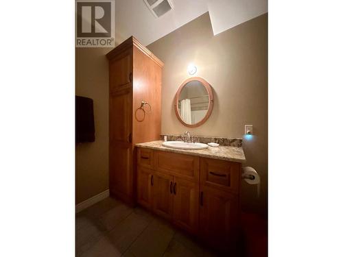 4810 40Th Street, Canyon, BC - Indoor Photo Showing Bathroom