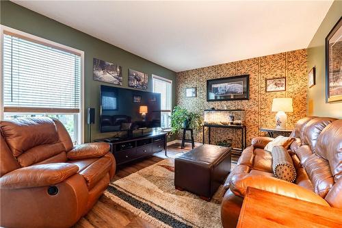 78 Gaydon Way, Brantford, ON - Indoor Photo Showing Living Room