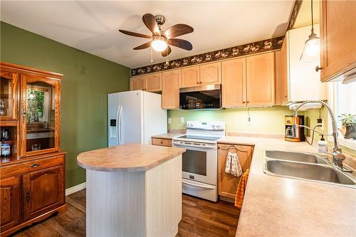 78 Gaydon Way, Brantford, ON - Indoor Photo Showing Kitchen With Double Sink