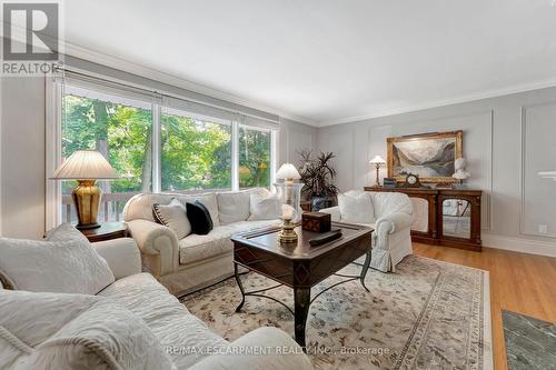 19 Auchmar Road, Hamilton (Buchanan), ON - Indoor Photo Showing Living Room