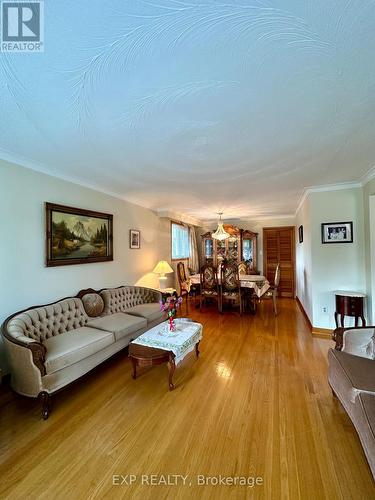 1 Salinger Court, Toronto (Pleasant View), ON - Indoor Photo Showing Living Room