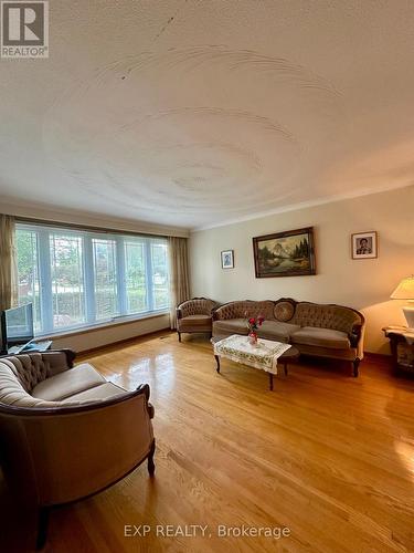 1 Salinger Court, Toronto (Pleasant View), ON - Indoor Photo Showing Living Room