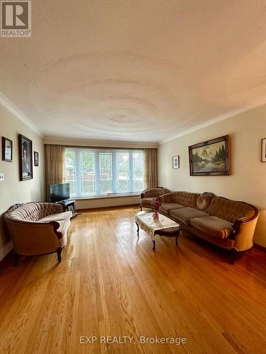 1 Salinger Court, Toronto (Pleasant View), ON - Indoor Photo Showing Living Room