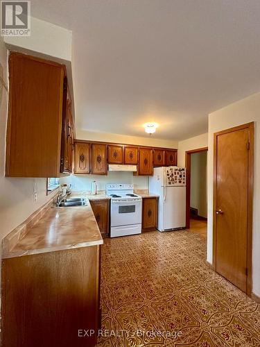 1 Salinger Court, Toronto (Pleasant View), ON - Indoor Photo Showing Kitchen With Double Sink