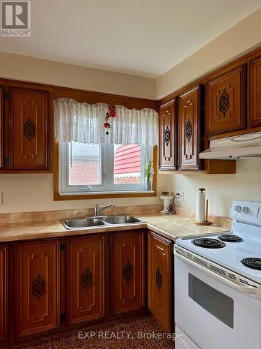 1 Salinger Court, Toronto (Pleasant View), ON - Indoor Photo Showing Kitchen With Double Sink