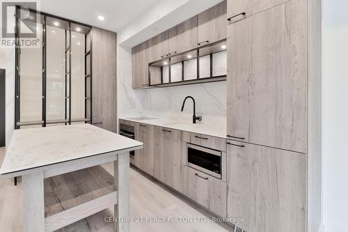 929 - 505 Richmond Street W, Toronto (Waterfront Communities), ON - Indoor Photo Showing Kitchen