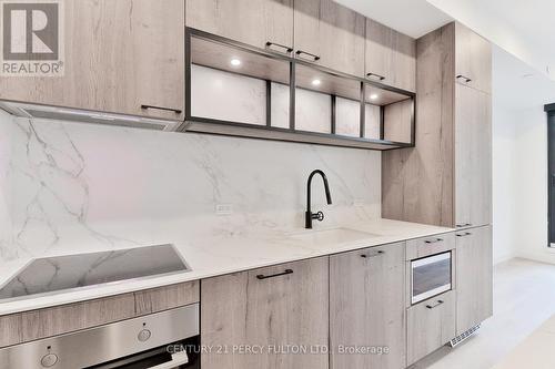 929 - 505 Richmond Street W, Toronto, ON - Indoor Photo Showing Kitchen