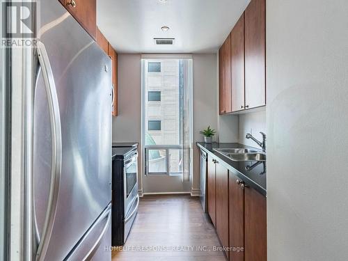 802 - 85 Bloor Street E, Toronto (Church-Yonge Corridor), ON - Indoor Photo Showing Kitchen With Stainless Steel Kitchen