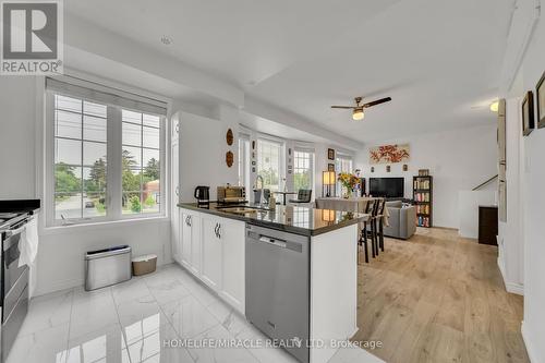 62 - 401 Beechgrove Drive S, Toronto, ON - Indoor Photo Showing Kitchen