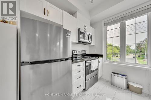 62 - 401 Beechgrove Drive S, Toronto, ON - Indoor Photo Showing Kitchen