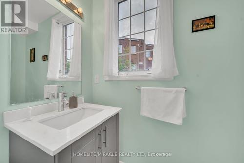 62 - 401 Beechgrove Drive S, Toronto, ON - Indoor Photo Showing Bathroom