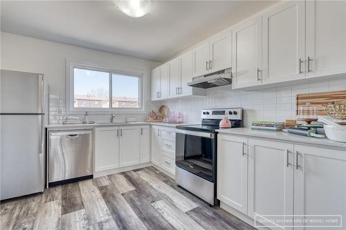 20 Anna Capri Drive|Unit #20, Hamilton, ON - Indoor Photo Showing Kitchen With Stainless Steel Kitchen