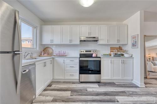 20 Anna Capri Drive|Unit #20, Hamilton, ON - Indoor Photo Showing Kitchen