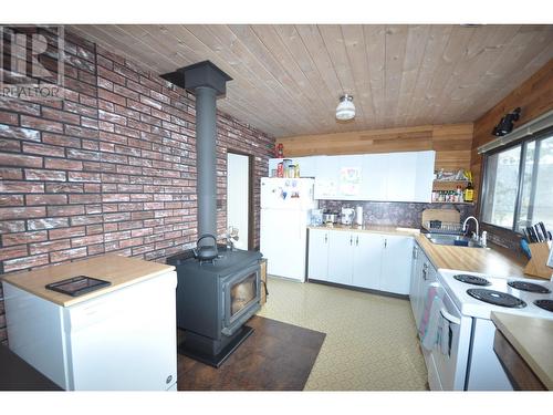 2820 Chimney Lake Road, Williams Lake, BC - Indoor Photo Showing Kitchen