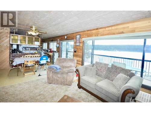 2820 Chimney Lake Road, Williams Lake, BC - Indoor Photo Showing Living Room