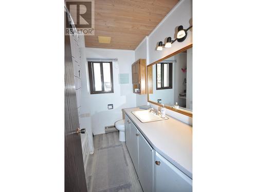 2820 Chimney Lake Road, Williams Lake, BC - Indoor Photo Showing Bathroom