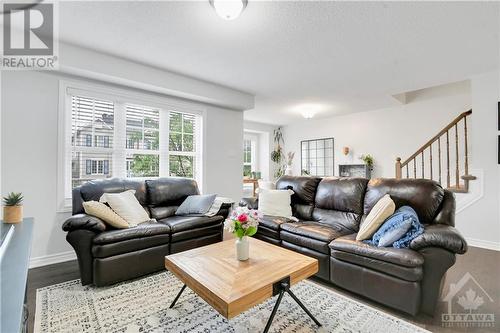 593 Foxlight Circle, Kanata, ON - Indoor Photo Showing Living Room