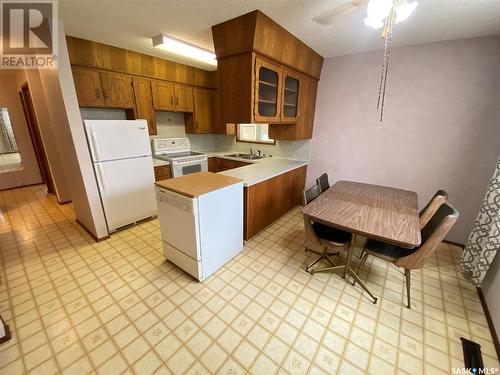 123 Fourth Avenue E, Canora, SK - Indoor Photo Showing Kitchen With Double Sink