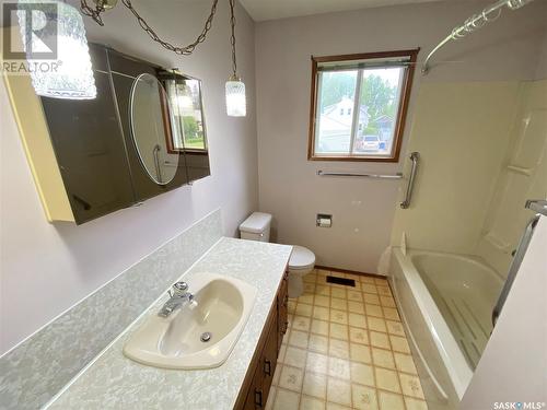 123 Fourth Avenue E, Canora, SK - Indoor Photo Showing Bathroom