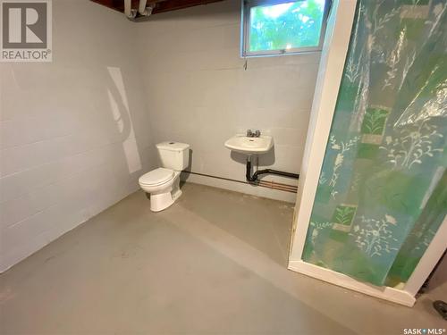 123 Fourth Avenue E, Canora, SK - Indoor Photo Showing Bathroom