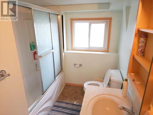318 5Th Avenue, Burns Lake, BC - Indoor Photo Showing Bathroom