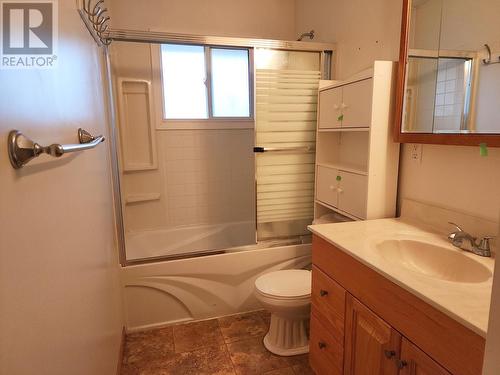 318 5Th Avenue, Burns Lake, BC - Indoor Photo Showing Bathroom