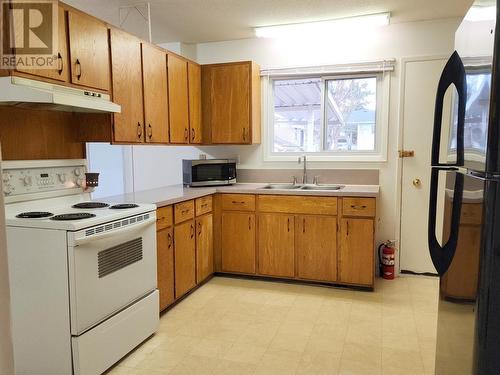 318 5Th Avenue, Burns Lake, BC - Indoor Photo Showing Kitchen With Double Sink