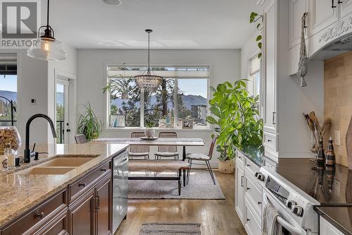 2488 Stone Grove Crescent, West Kelowna, BC - Indoor Photo Showing Kitchen With Double Sink