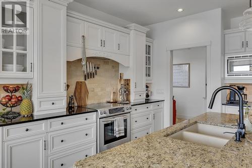 2488 Stone Grove Crescent, West Kelowna, BC - Indoor Photo Showing Kitchen With Double Sink With Upgraded Kitchen