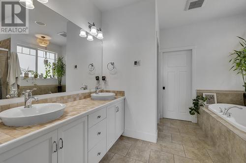 2488 Stone Grove Crescent, West Kelowna, BC - Indoor Photo Showing Bathroom