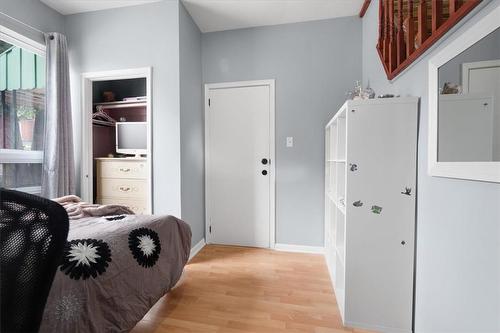 42 Princess Street, Hamilton, ON - Indoor Photo Showing Bedroom