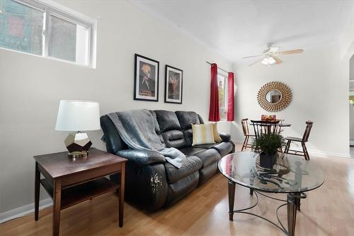 42 Princess Street, Hamilton, ON - Indoor Photo Showing Living Room
