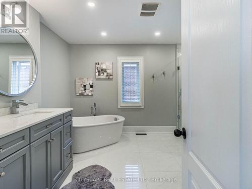 5471 Shorecrest Crescent, Mississauga, ON - Indoor Photo Showing Bathroom