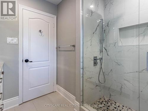 5471 Shorecrest Crescent, Mississauga, ON - Indoor Photo Showing Bathroom