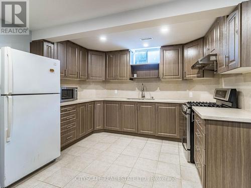 5471 Shorecrest Crescent, Mississauga, ON - Indoor Photo Showing Kitchen