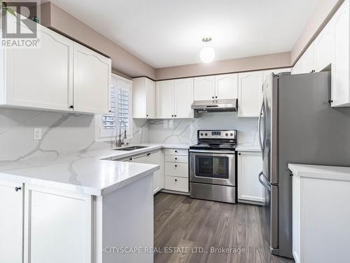 5020 Fairwind Drive, Mississauga, ON - Indoor Photo Showing Kitchen With Double Sink