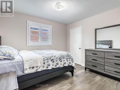 5020 Fairwind Drive, Mississauga, ON - Indoor Photo Showing Bedroom