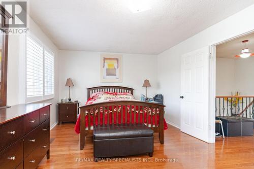 4007 Chicory Court, Mississauga, ON - Indoor Photo Showing Bedroom