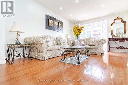 4007 Chicory Court, Mississauga, ON - Indoor Photo Showing Living Room