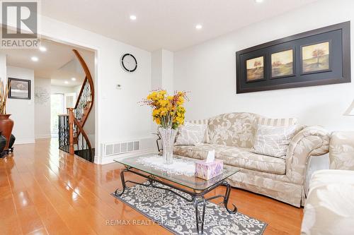 4007 Chicory Court, Mississauga, ON - Indoor Photo Showing Living Room