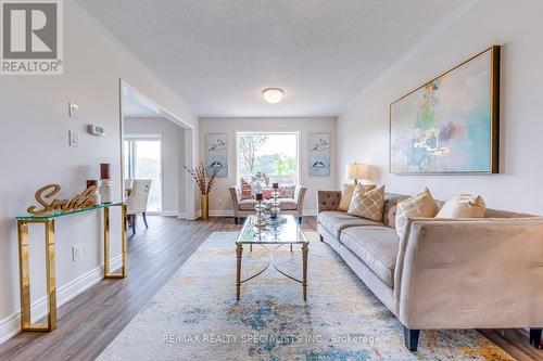 7403 Magistrate Terrace, Mississauga, ON - Indoor Photo Showing Living Room