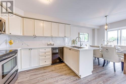 7403 Magistrate Terrace, Mississauga, ON - Indoor Photo Showing Kitchen With Double Sink