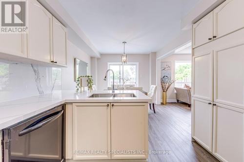 7403 Magistrate Terrace, Mississauga, ON - Indoor Photo Showing Kitchen With Double Sink