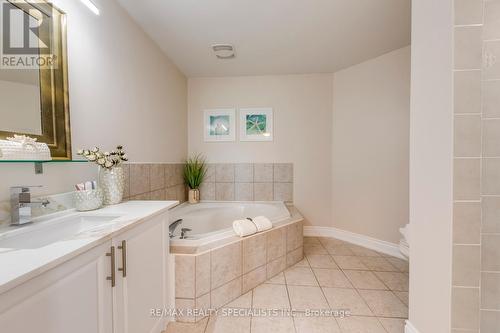 7403 Magistrate Terrace, Mississauga, ON - Indoor Photo Showing Bathroom