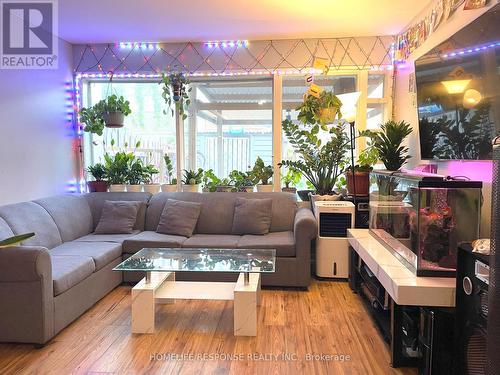 127 - 30 Venetian Crescent, Toronto, ON - Indoor Photo Showing Living Room