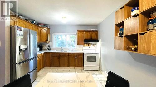 127 - 30 Venetian Crescent, Toronto, ON - Indoor Photo Showing Kitchen