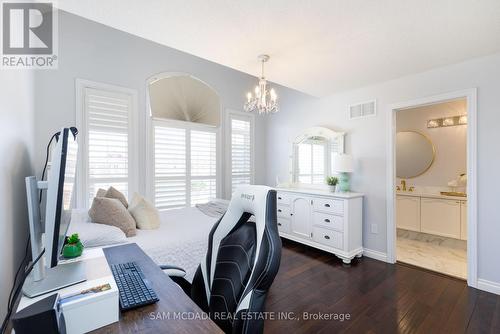 3875 Candlelight Drive, Mississauga, ON - Indoor Photo Showing Bedroom