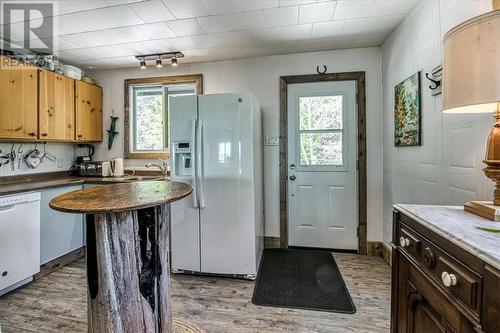 322 Cosby Subdivision Road, Mindemoya, ON - Indoor Photo Showing Kitchen