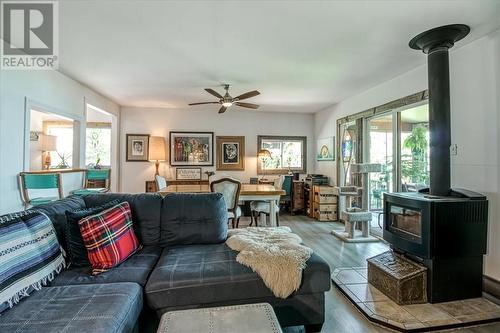 322 Cosby Subdivision Road, Mindemoya, ON - Indoor Photo Showing Living Room